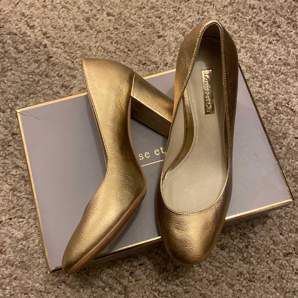 Gold metallic pump